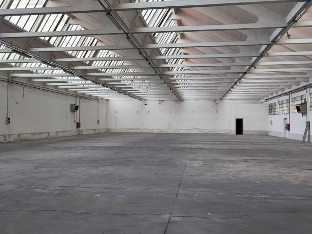 Locale Commerciale in affitto a Nibionno, Lombardia