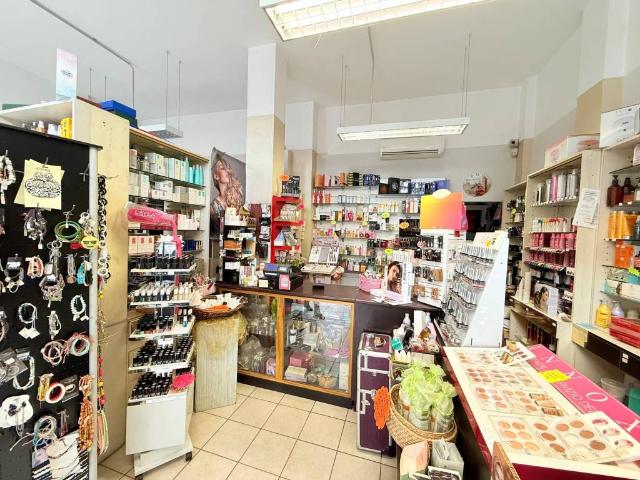 Locale Commerciale in affitto a Piemonte, Torino