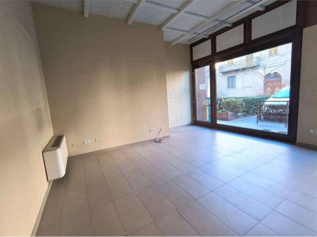 Locale Commerciale in affitto a Piemonte, Asti