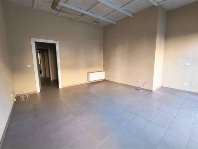 Locale Commerciale in affitto a Piemonte, Asti