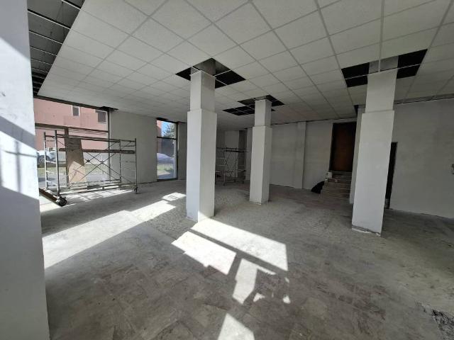 Locale Commerciale in affitto a Piemonte, Asti