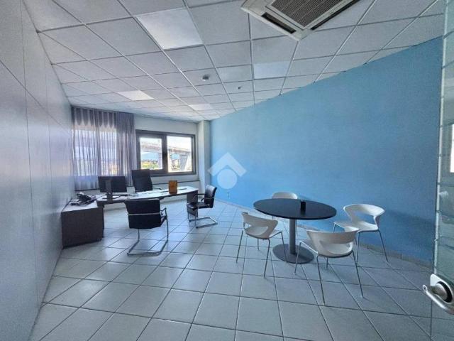 Locale Commerciale in affitto a Nocera Inferiore, Campania