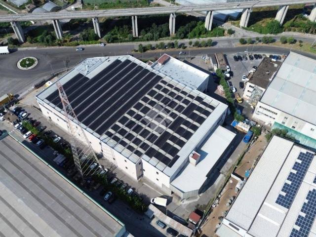 Locale Commerciale in affitto a Nocera Inferiore, Campania