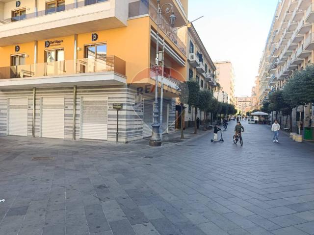 Locale Commerciale in affitto a Piedimonte, Nocera Inferiore