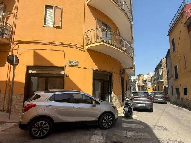 Locale Commerciale in affitto a Piedimonte, Nocera Inferiore