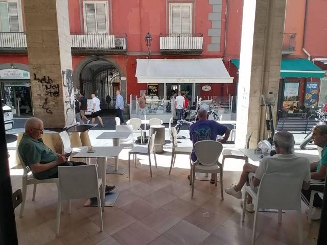 Locale Commerciale in affitto a Cicalesi, Nocera Inferiore