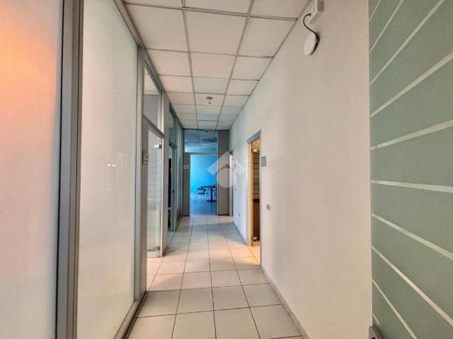 Locale Commerciale in affitto a Nocera Inferiore, Campania
