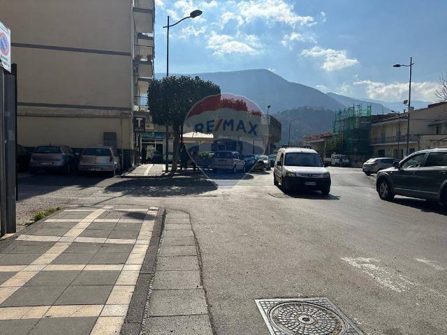 Locale Commerciale in affitto a Cicalesi, Nocera Inferiore