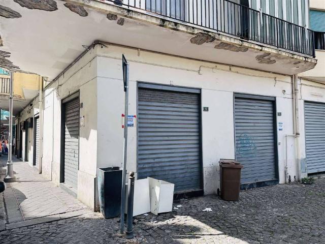 Locale Commerciale in affitto a Piedimonte, Nocera Inferiore