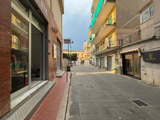 Locale Commerciale in affitto a Piedimonte, Nocera Inferiore