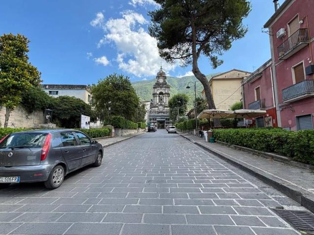 Locale Commerciale in affitto a Piedimonte, Nocera Inferiore