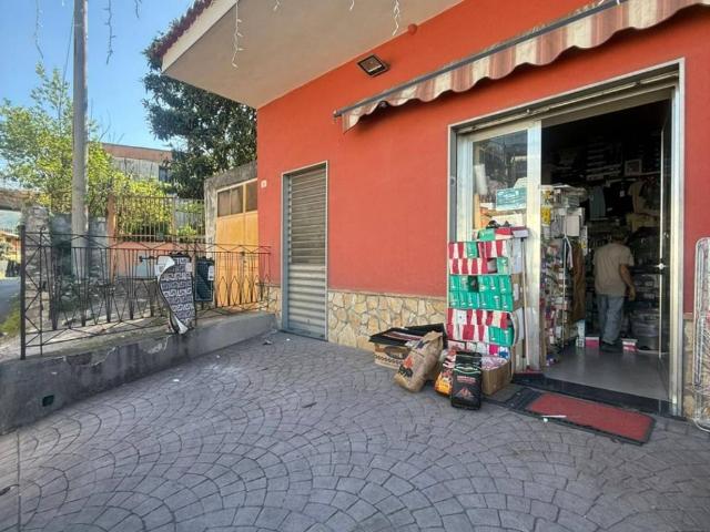 Locale Commerciale in affitto a Piedimonte, Nocera Inferiore