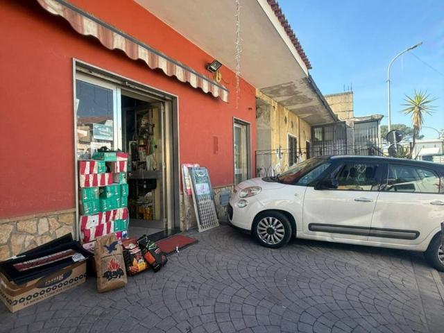 Locale Commerciale in affitto a Piedimonte, Nocera Inferiore