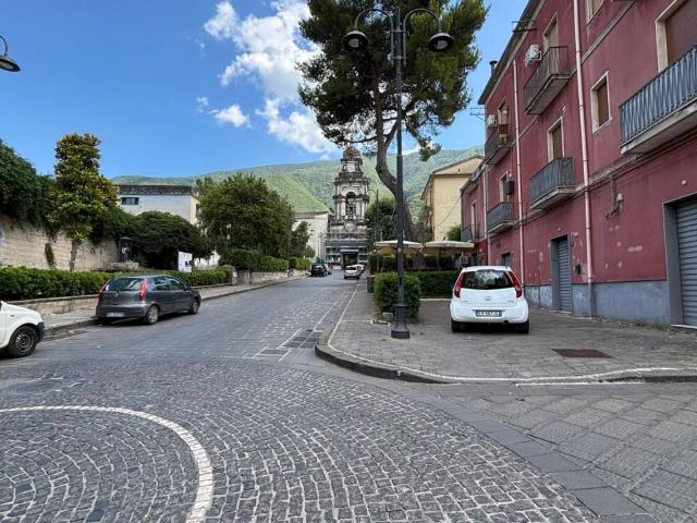 Locale Commerciale in affitto a Piedimonte, Nocera Inferiore