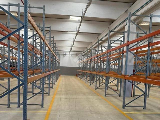 Locale Commerciale in affitto a Nocera Inferiore, Campania