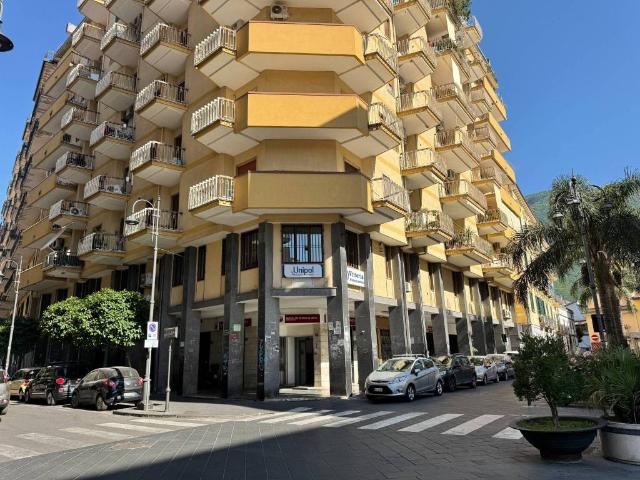 Locale Commerciale in affitto a Piedimonte, Nocera Inferiore
