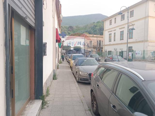 Locale Commerciale in affitto a Cicalesi, Nocera Inferiore