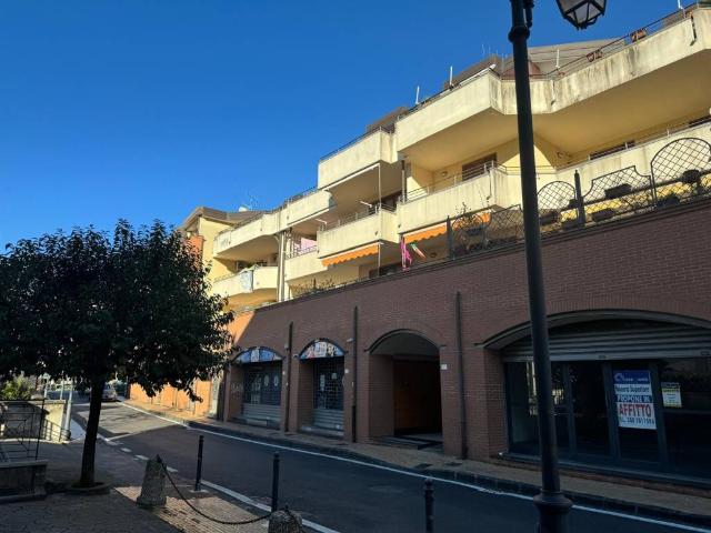 Locale Commerciale in affitto a Nocera Superiore, Campania