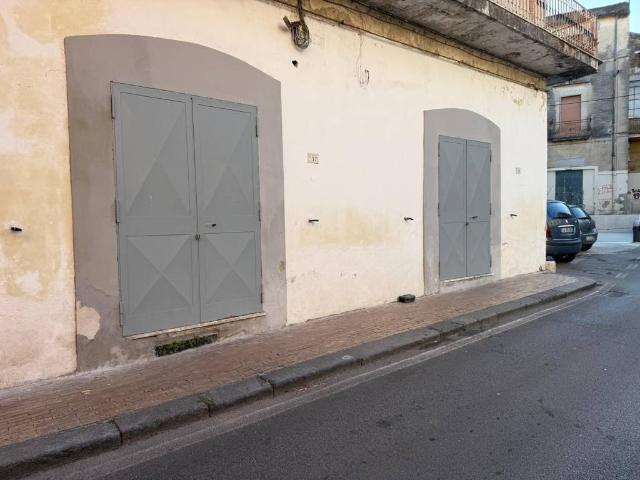 Locale Commerciale in affitto a Nocera Superiore, Campania
