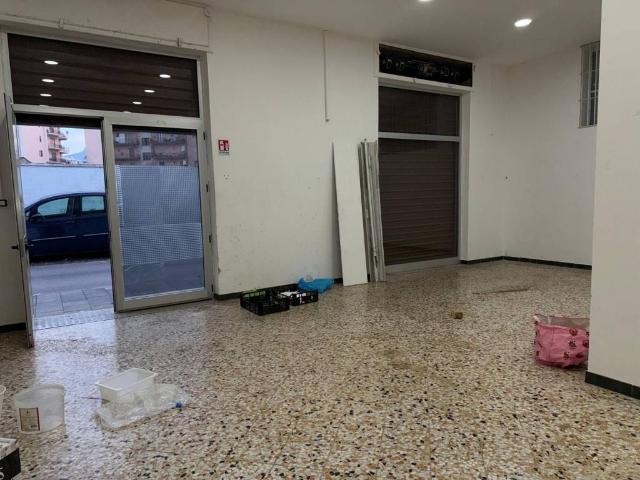 Locale Commerciale in affitto a San Clemente, Nocera Superiore