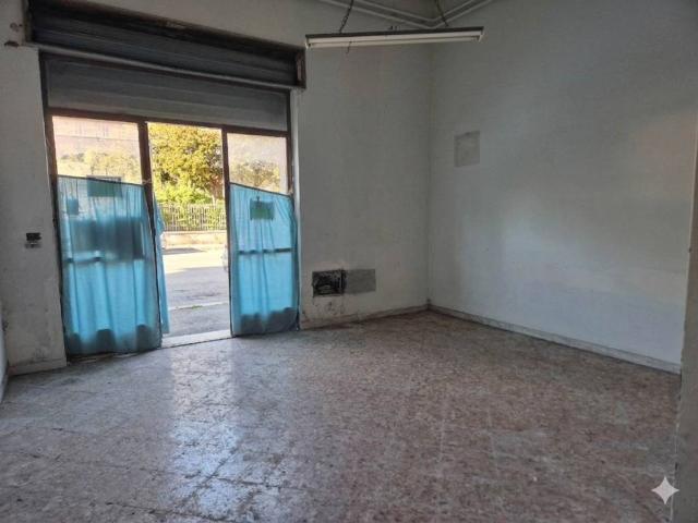 Locale Commerciale in affitto a San Clemente, Nocera Superiore