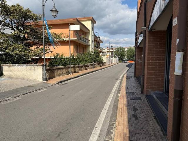 Locale Commerciale in affitto a Nocera Superiore, Campania