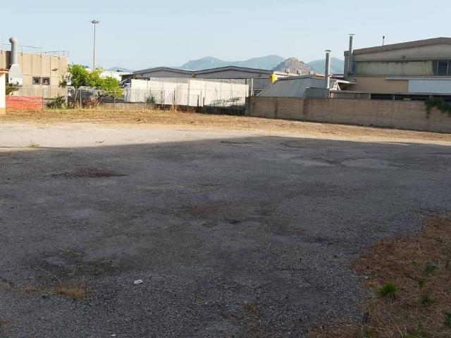 Locale Commerciale in affitto a Camerelle, Nocera Superiore