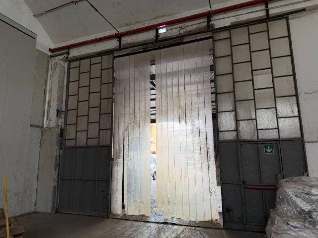Locale Commerciale in affitto a Nocera Superiore, Campania