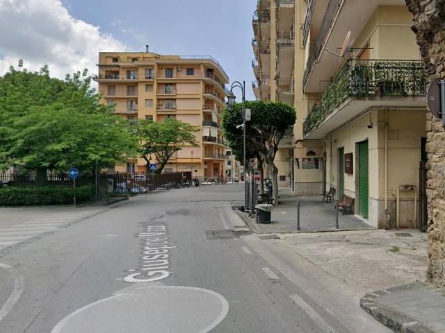 Locale Commerciale in affitto a Nocera Superiore, Campania