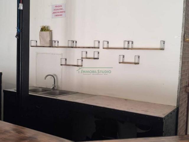 Locale Commerciale in affitto a Puglia, Bari