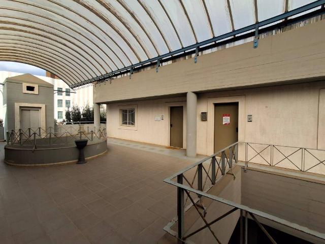 Locale Commerciale in affitto a Puglia, Bari