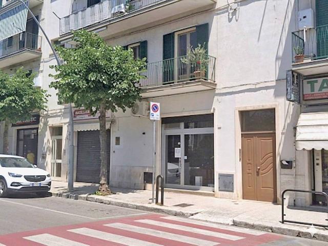 Locale Commerciale in affitto a Puglia, Bari