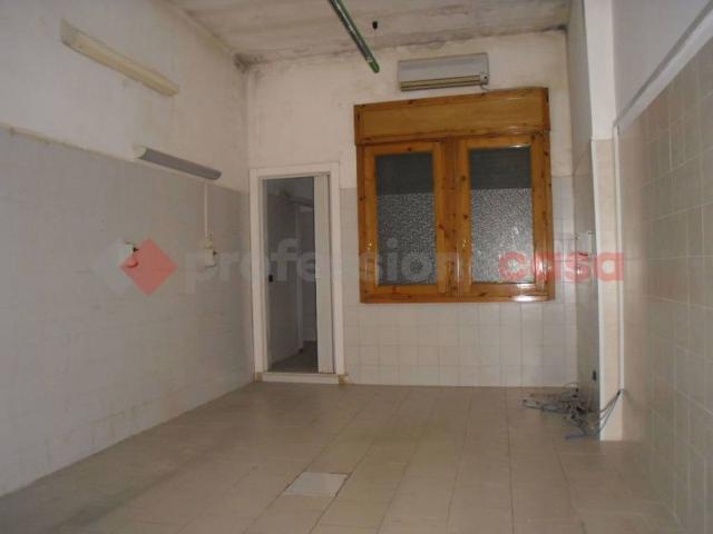 Locale Commerciale in affitto a Puglia, Lecce
