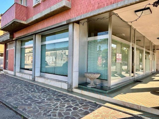 Locale Commerciale in affitto a Nogara, Veneto