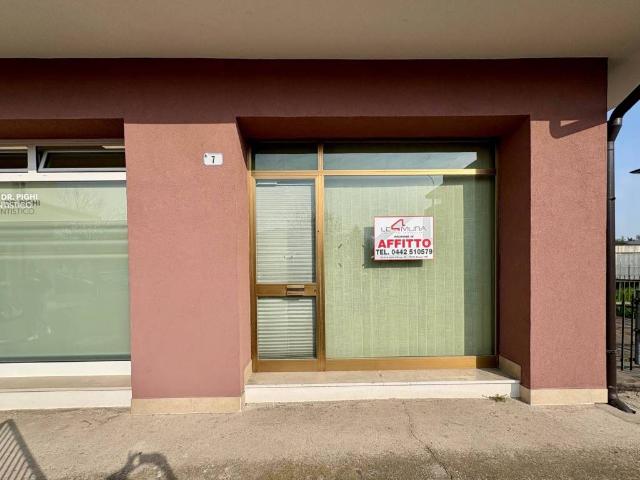 Locale Commerciale in affitto a Nogara, Veneto