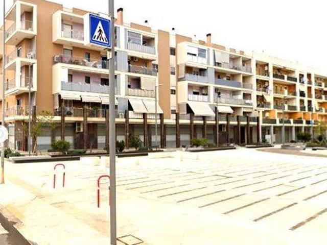Locale Commerciale in affitto a Puglia, Bari