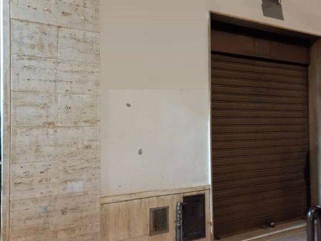 Locale Commerciale in affitto a Puglia, Bari