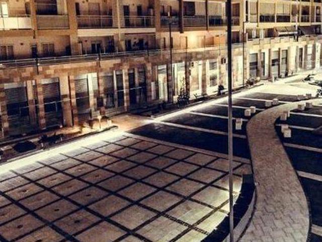 Locale Commerciale in affitto a Puglia, Bari