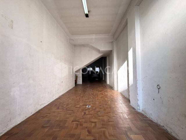Locale Commerciale in affitto a Puglia, Bari