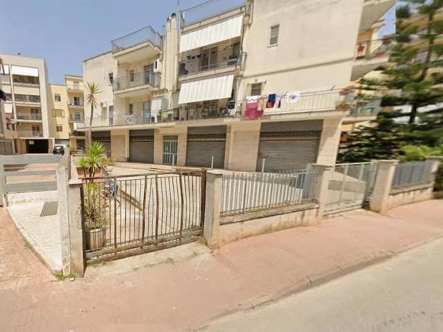 Locale Commerciale in affitto a Puglia, Bari