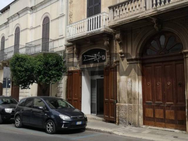 Locale Commerciale in affitto a Puglia, Bari