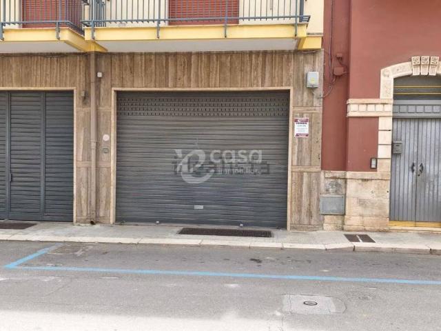 Locale Commerciale in affitto a Puglia, Bari