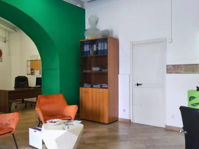 Locale Commerciale in affitto a Nola, Campania