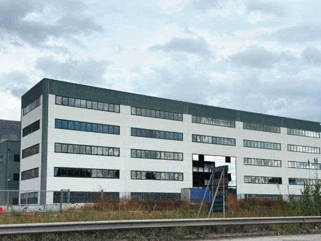 Locale Commerciale in affitto a Nola, Campania
