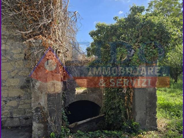 Locale Commerciale in affitto a Nola, Campania