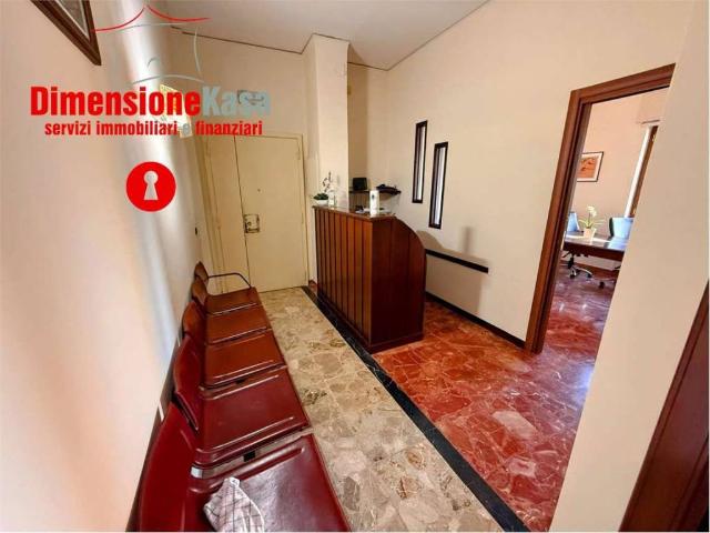 Locale Commerciale in affitto a Nola, Campania