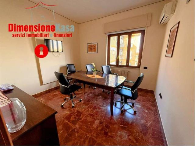 Locale Commerciale in affitto a Nola, Campania