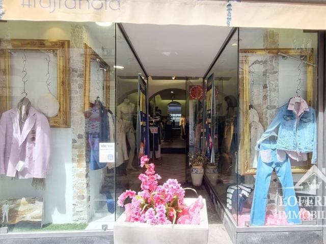 Locale Commerciale in affitto a Nola, Campania