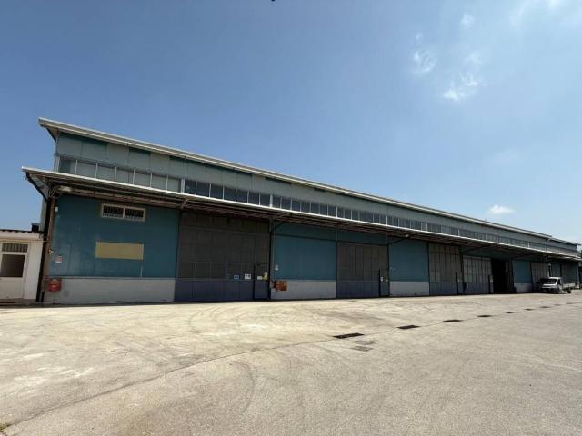 Locale Commerciale in affitto a Nola, Campania