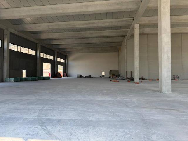 Locale Commerciale in affitto a Nola, Campania